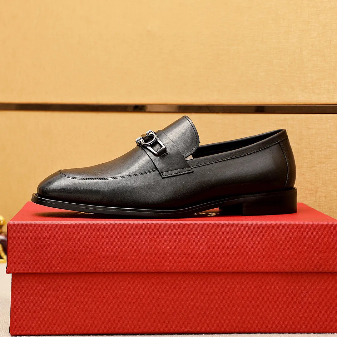 Men's shoes💰460💰 Product trademark: Ferragamo "Ferragamo" casual leather shoes Regular size: 38-44 (45🉑️customized) Product materials: Selected imported first-layer calfskin upper + luxury hardware buckle, imported water-dyed cow leather lining. Strong three-dimensional visual effect, original outsole color: 1⃣️color optional
